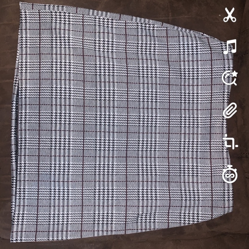 SMALL DIVIDED MINI SKIRT; NEW